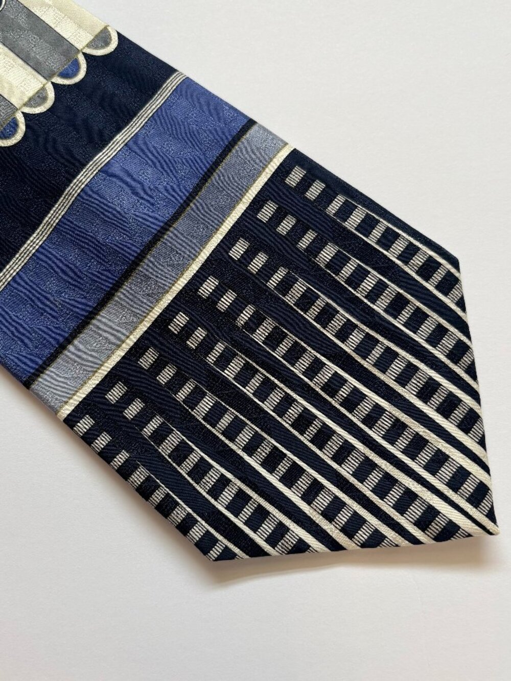 Giorgio Pure Silk Tie Navy Blue Gray Pattern Made in USA 4"
